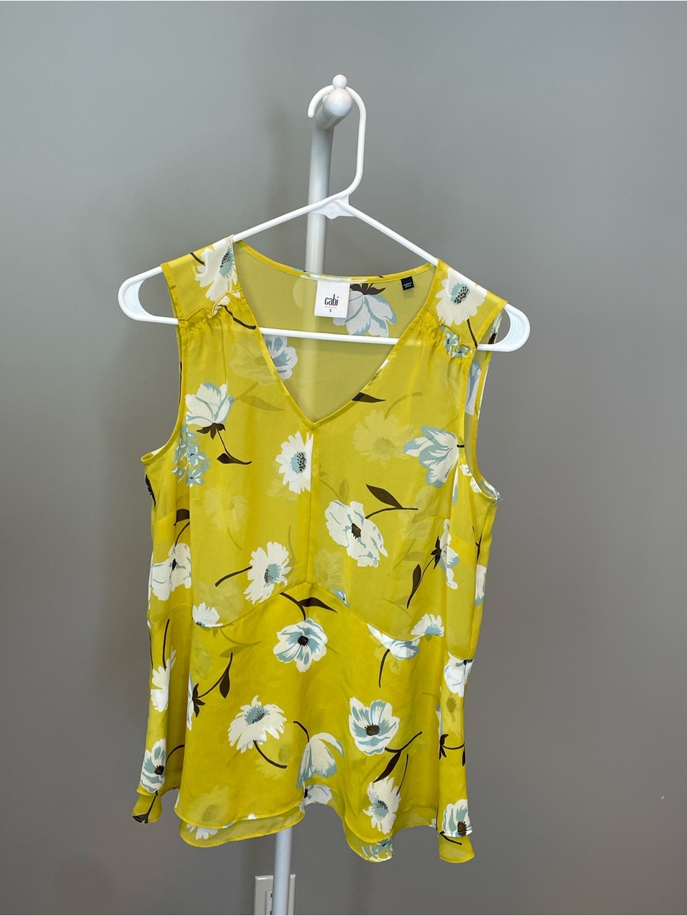 CAbi Yellow Floral V-Neck Sleeveless Blouse - Small